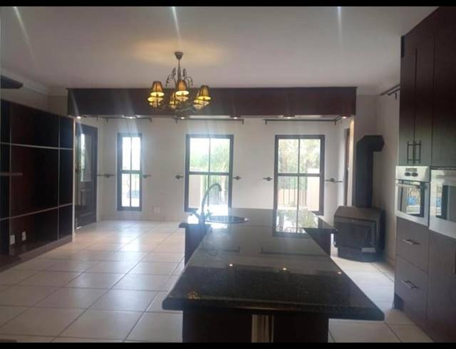 6 BEDROOM PROPERTY TO RENT IN KYALAMI ESTATE